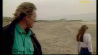 JOHNNY HALLYDAY " elle est toute seule "