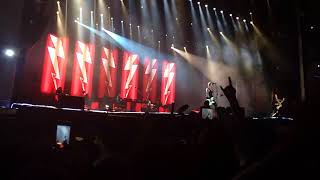 Attitude (You Can&#39;t Put Your Arms Around a Memory Intro) - Guns &#39;n Roses [Rock in Rio 2017]