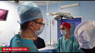 Глава Минздрава ЧР вручил Рамзану Кадырову золотую медаль имени Н.Н.Блохина 