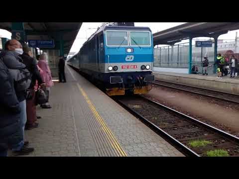 Příjezdy vlaků:posun,RKrakonoš od Prahy i Trutnova,nástup do vagónuBds449 v Hradci Králové18.10.2021