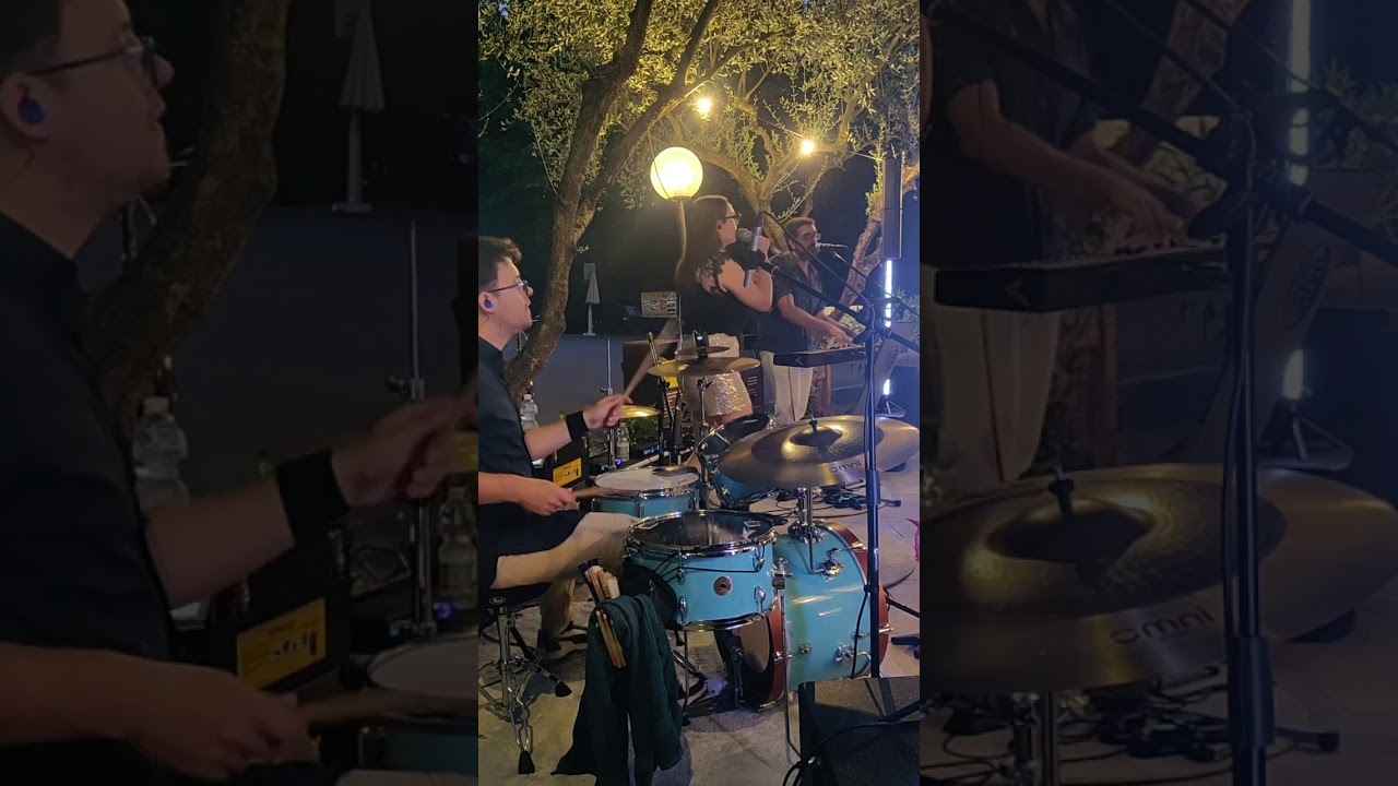 Rolling in the Deep - Adele Cover dal vivo by White Keys trio acustico