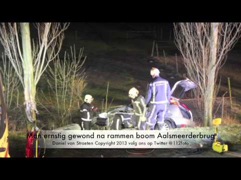 Bestuurder ernstig gewond na ramme van boom Aalsmeerderbrug