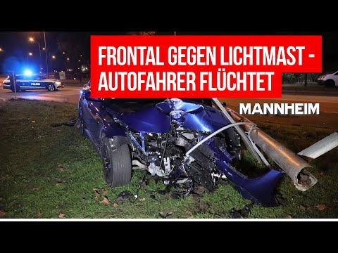 Frontal gegen Lichtmast geprallt - Autofahrer flüchtet - Polizei sucht mit Hubschrauber und Suchhund