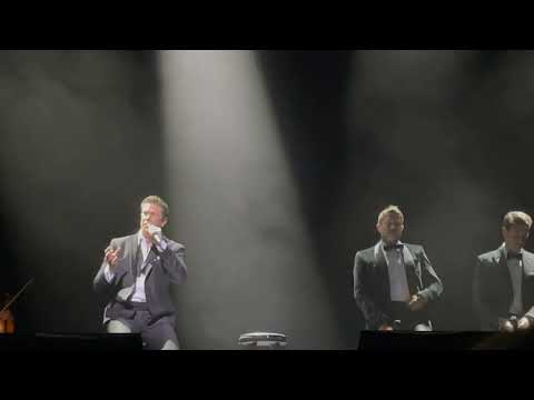 "Hallelujah" with NO Special Effects Added - IL DIVO Melbourne [23 APR 2022]