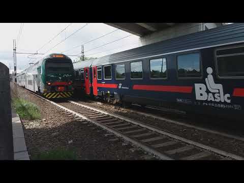 ICN 1595 Torino P.N. - Reggio C.Le sbuca dietro al TSR