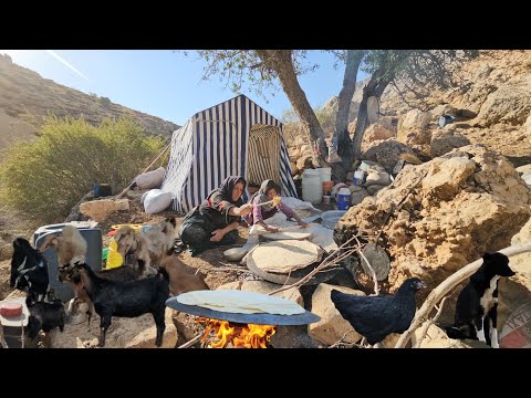 Backen von traditionellem warmen Brot mitten in der Natur + Bau eines Hühnernests durch eine Nomad
