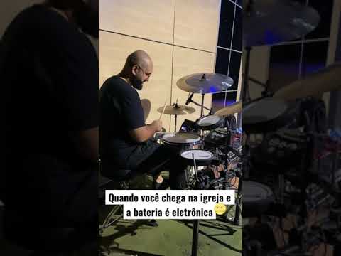 Quando você chega e tem uma batera eletrônica na igreja 🤣