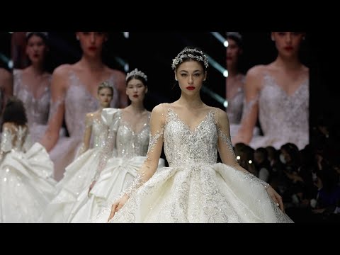 Julia Kontogruni Runway | Milan Bridal Week | Sì Sposaitalia Collezioni | VRAI Magazine