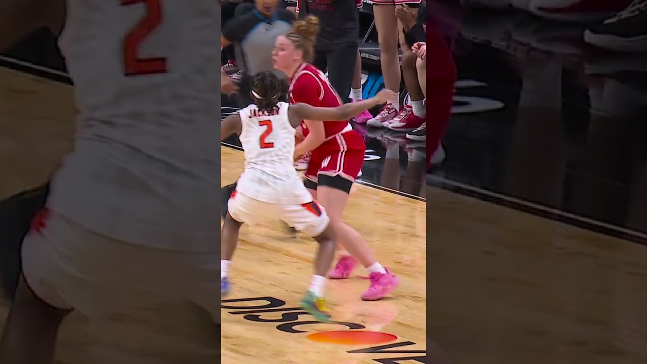 Now THAT is how you close a half 🏀