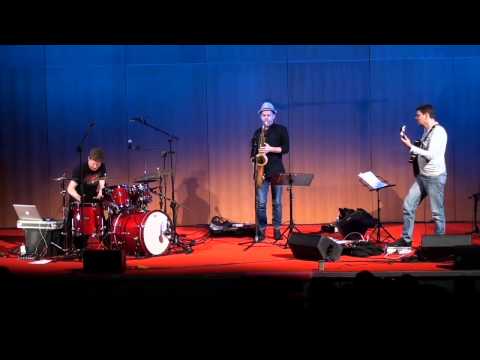 Jim Black's AlasNoAxis trio - Live Genova