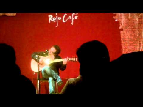 Alejandro Filio en rojo café- Es así