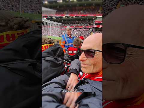 😱Ne ramasse pas le ballon dans le stade de foot...