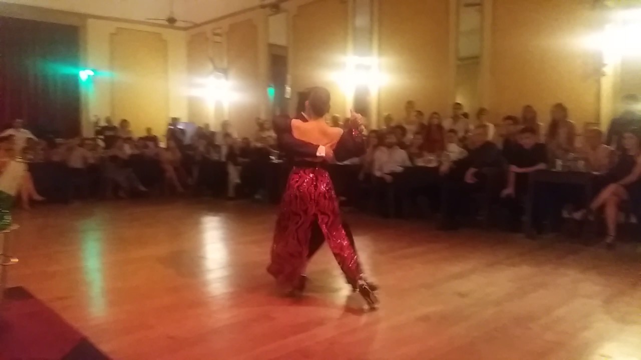 Video thumbnail for Jonathan Spitel y Betsabet Flores en la Milonga Itinerante - Dichas que viví