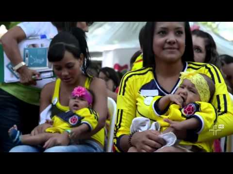 Colombian mothers gather for a demonstration of collective breastfeeding