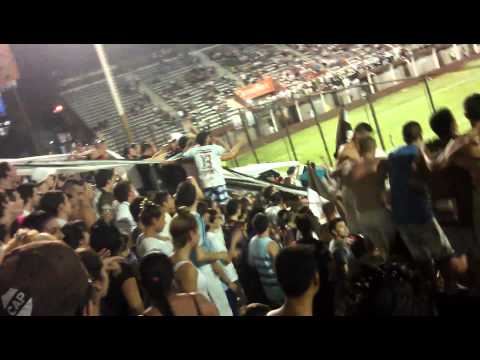 "Tense 1 Defe 0 cuarta de la banda" Barra: La Banda Más Fiel &bull; Club: Atlético Platense