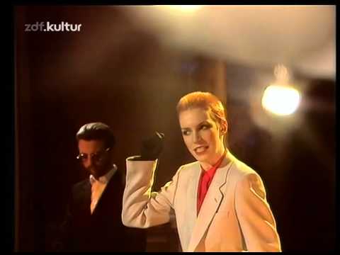 Eurythmics - Love is a stranger (1983 TV)