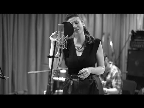 "Smooth operator" (Sade cover)