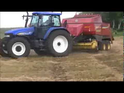 Baling straw with a New Holland TM155