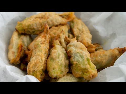 FIORI DI ZUCCA IN PASTELLA RIPIENI di MOZZARELLA E ACCIUGHE