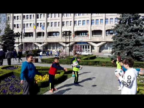 PROTEST-CSM Ploiesti si-a mutat antrenamentele in strada (sectia fotbal) - Telegrama.ro
