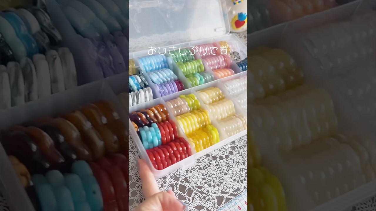 と〜ってもかわいい秋冬ver.のカラフルお花の耳飾り！#新作#ハンドメイドアクセサリー#ハンドメイド#handmade#秋ピアス#お花#ビーズアクセサリー