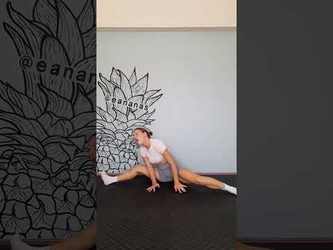 Middle split tutorial 👍 #tips #stretching #homeworkout #flexibility #flexible #gymnastics #splits
