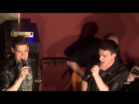 Singing Vampires / Christoph Apfelbeck & Charles Kreische - Die Schatten werden länger..