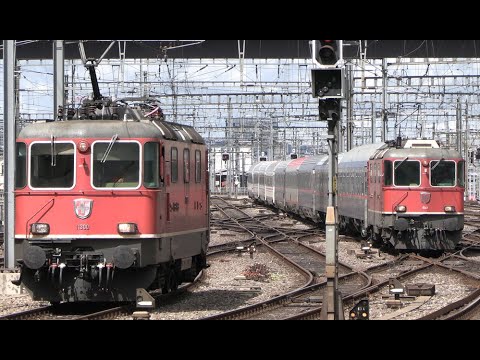 Zürich Hauptbahnhof - SBB CFF FFS Re 420 430 / Re 4/4 II III BoBo - Zugbewegungen August 2023