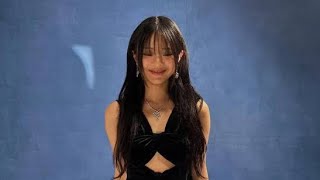 NewJeansハニにこんな一面も…リボンの間からおなかがチラリ..