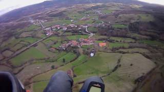 preview picture of video 'Edson descolagem parapente difiçil sem vento serra nogueira'