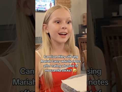 Little Girl Sings INSANE Whistle Notes at NYC Restaurant!!😮🎶 #singer #highnotes #viral #soprano