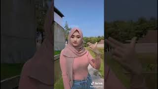 Download lagu jilbab pink lagi!! mp3