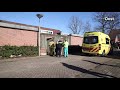 Brandweer haalt man van dak brandende woning in Almelo