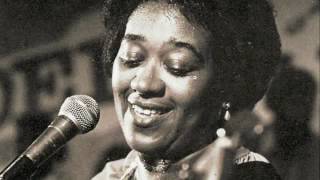 Blues Queen Sylvia with Jimmy Dawkins - I'm Hurtin'