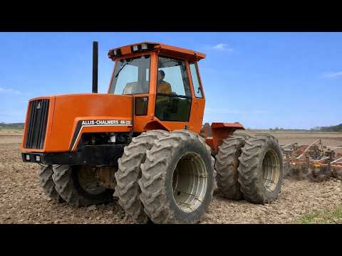 ALLIS-CHALMERS 4W-220 Tractor Field Cultivating
