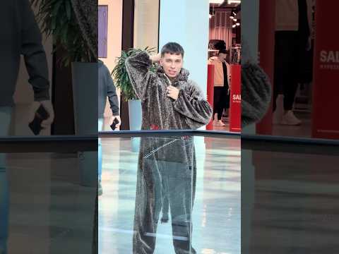 FRIZ PRZEBRANY ZA DZIKA W GALERII #friz #krakow #ekipa #genzie #dlaciebie #dc #foryou #tiktok #core