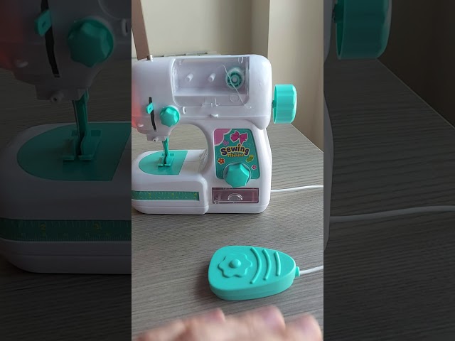 Vídeo relacionado con PLAYMOBIL MyLife Diseñadora de Moda | Taller de Costura con máquina de Coser y 6 Conjuntos | Fomenta la Creatividad | Juguete para niños a Partir de 4 años | 72082