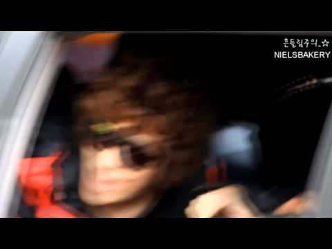 Fancam 120121 l.joe giving way to niel so he can greet the fans