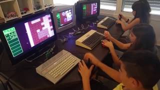 Playing the game MultiDash on an Atari 800 XL connected in a network using the GameLInk 2 interface