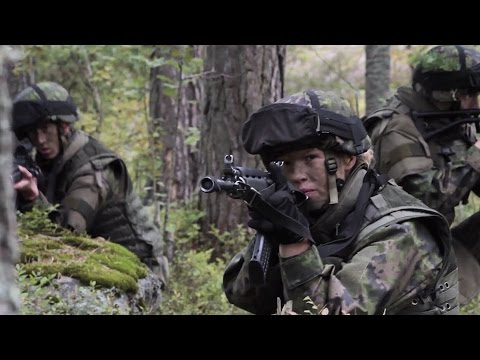 Ruotuväki - Naiset rivissä