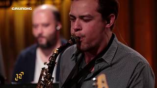 Ceylan Ertem  - Denize Doğru