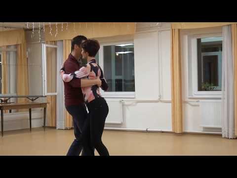 Chris & Eva - Tarraxinha Demo - játék a csípővel