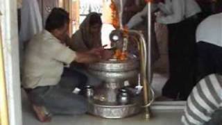 preview picture of video 'Amritsar, Holy City, Bagh Bhaiyan Shiv Temple'