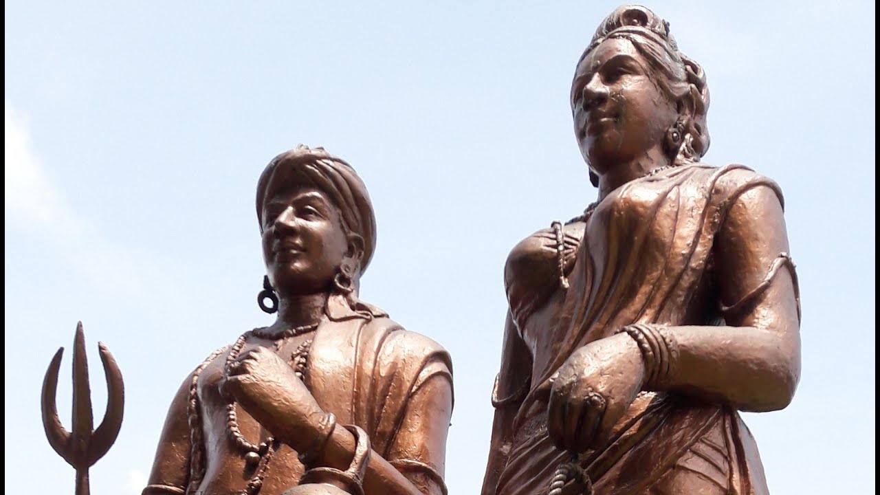 Visit Hemamala and Danta Kumara Memorial Statues.