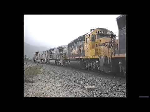 Classic Railroad Series 1137 - Brand New Santa Fe Warbonnet SD75M October 1995.