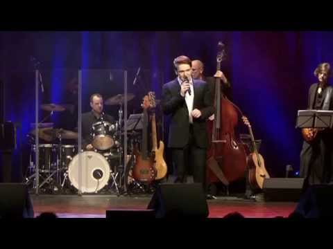 Sascha Kurth - Eine Hand wäscht die andere