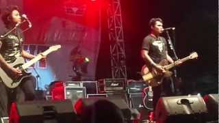 Download lagu Last Child - Diary Depresiku @Stadion Sriwedari mp3