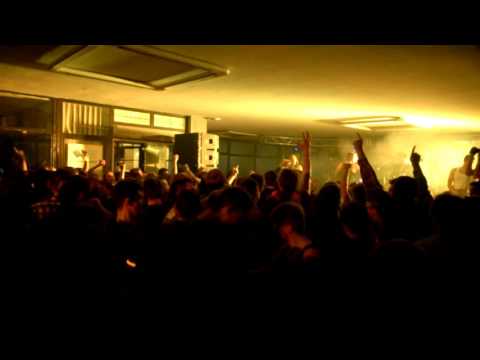 Brkovi - Naša mala zemlja (live brucošijada FER 2015.) HD