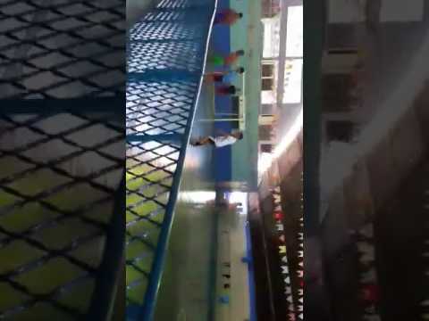 Os parceiros jogando futsal