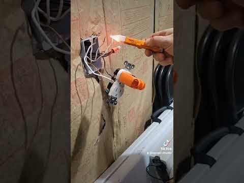 turned off circuit is still live #electrician #electrical #receptacle